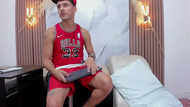 hotguyvictor online show from July 31, 2026, 1:10 pm