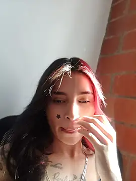 Snapshot of Ale_moon chatting on July 28, 2026, 8:52 pm Ale moon online show from July 28, 2026, 8:52 pm