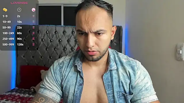 Snapshot of mrloganfuck1 chatting on June 7, 2026, 5:44 am mrloganfuck1 online show from June 7, 2026, 5:44 am