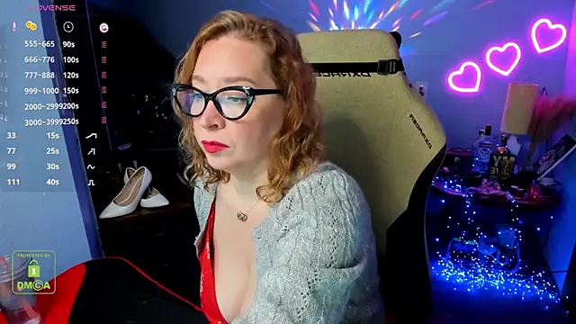 Snapshot of EllieFantastique chatting on March 17, 2026, 5:27 pm EllieFantastique online show from March 17, 2026, 5:27 pm