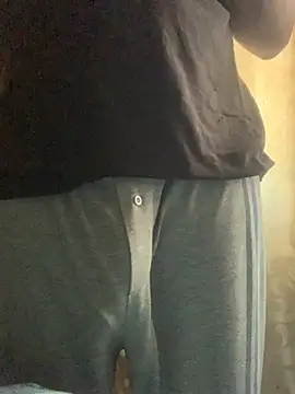 Snapshot of Mrnicedih chatting on August 4, 2026, 12:08 pm Mrnicedih online show from August 4, 2026, 12:08 pm