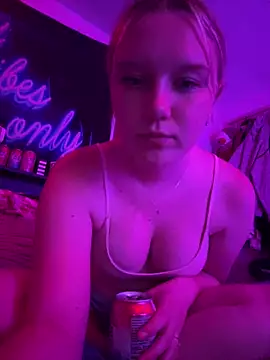 Snapshot of itssmequinn chatting on August 2, 2026, 3:05 am itssmequinn online show from August 2, 2026, 3:05 am