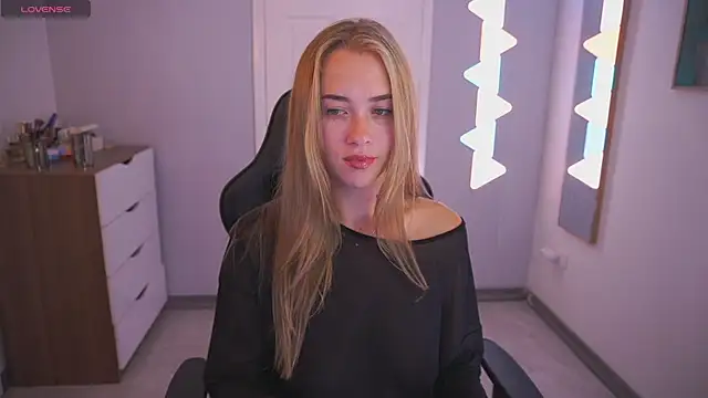 DanikaDillan online show from November 10, 2025, 12:31 am