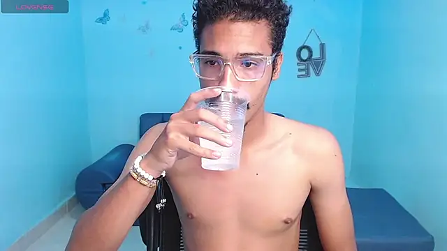 Snapshot of wolf_vip_ chatting on August 3, 2026, 8:23 pm wolf vip online show from August 3, 2026, 8:23 pm
