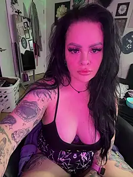 Snapshot of gothxgirly chatting on August 3, 2026, 2:43 am gothxgirly online show from August 3, 2026, 2:43 am