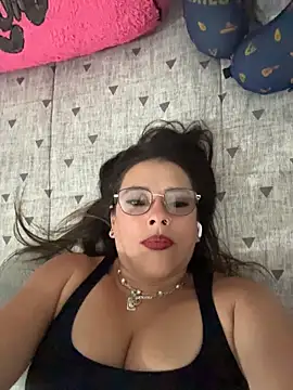 Snapshot of Lauren_Bond chatting on August 4, 2026, 7:38 pm Lauren Bond online show from August 4, 2026, 7:38 pm