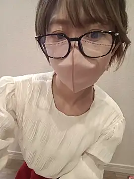Snapshot of sakioshiri chatting on August 4, 2026, 3:47 pm sakioshiri online show from August 4, 2026, 3:47 pm