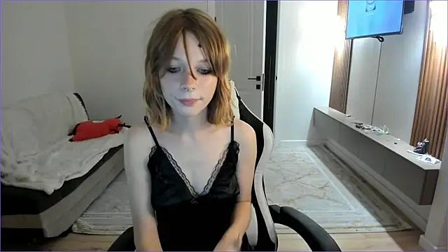 Snapshot of miss_mollysally chatting on August 7, 2026, 1:35 pm miss mollysally online show from August 7, 2026, 1:35 pm