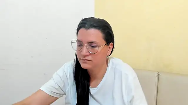 Snapshot of MARILYN_GARCIA chatting on May 1, 2026, 3:27 pm MARILYN GARCIA online show from May 1, 2026, 3:27 pm
