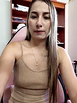 Snapshot of Lipzzy_sun20 chatting on August 8, 2026, 4:31 pm Lipzzy sun20 online show from August 8, 2026, 4:31 pm
