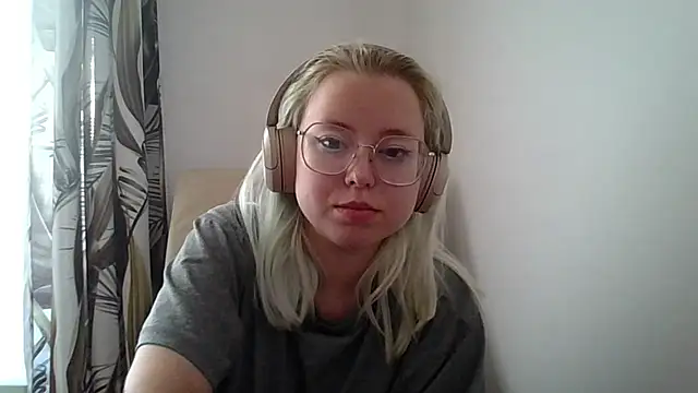 Snapshot of MaddieTeen chatting on August 7, 2026, 5:26 pm MaddieTeen online show from August 7, 2026, 5:26 pm
