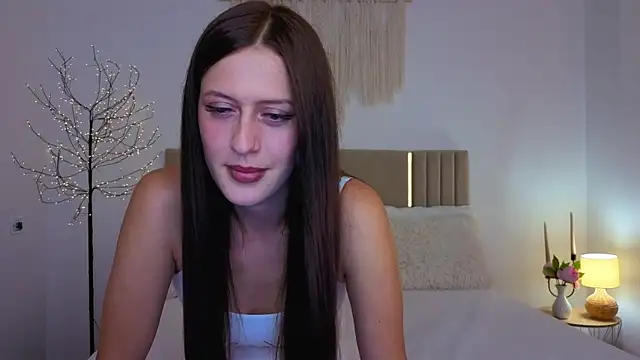 Snapshot of Natural_beauty_ chatting on August 7, 2026, 8:55 pm Natural beauty online show from August 7, 2026, 8:55 pm
