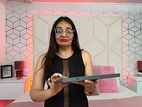 Snapshot of VickyBellmont chatting on August 8, 2026, 7:38 pm VickyBellmont online show from August 8, 2026, 7:38 pm