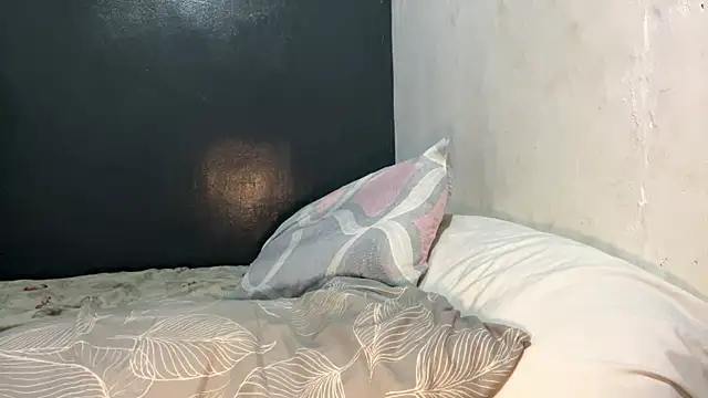 Snapshot of fxckmikugh chatting on August 8, 2026, 11:12 am fxckmikugh online show from August 8, 2026, 11:12 am