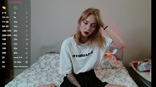 Snapshot of IvoryDoll chatting on August 9, 2026, 4:12 pm IvoryDoll online show from August 9, 2026, 4:12 pm