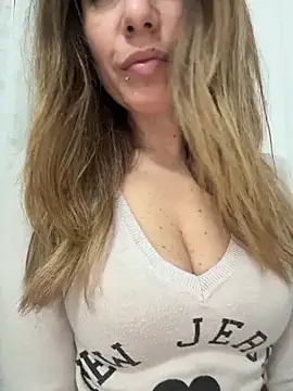 sexylenia online show from February 17, 2026, 9:54 pm