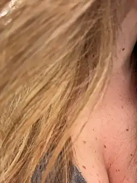 sexylenia online show from March 19, 2026, 5:50 pm