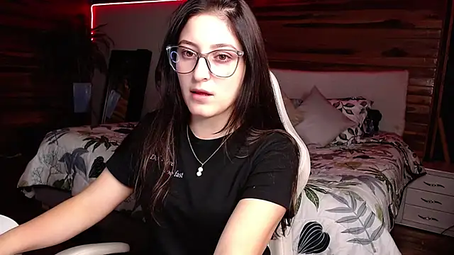 Snapshot of IsabelaGomez chatting on December 8, 2024, 11:51 pm IsabelaGomez online show from December 8, 2024, 11:51 pm