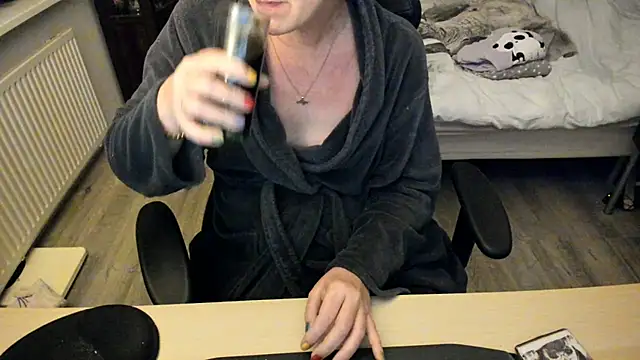 minoesje37 online show from January 11, 2025, 9:04 pm