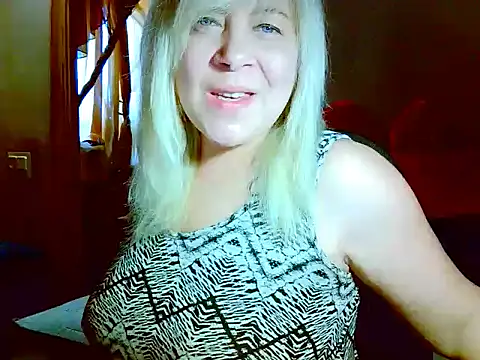 Snapshot of AgoniA7 chatting on May 16, 2026, 6:54 am AgoniA7 online show from May 16, 2026, 6:54 am