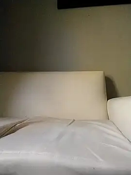 Snapshot of E_f chatting on November 3, 2025, 12:28 pm E f online show from November 3, 2025, 12:28 pm