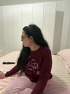 crudeliafrancy online show from April 7, 2026, 6:41 pm