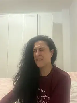 crudeliafrancy online show from April 8, 2026, 6:52 pm