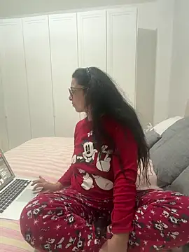 crudeliafrancy online show from April 13, 2026, 6:35 pm