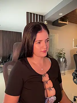 Carolina Novoa online show from November 3, 2025, 1:34 pm