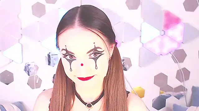 LexiKiss online show from November 22, 2025, 1:32 pm