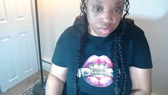 Snapshot of Sexymona1218 chatting on May 9, 2026, 7:02 am Sexymona1218 online show from May 9, 2026, 7:02 am