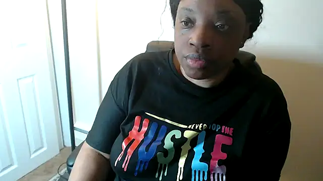 Snapshot of Sexymona1218 chatting on May 14, 2026, 8:32 am Sexymona1218 online show from May 14, 2026, 8:32 am