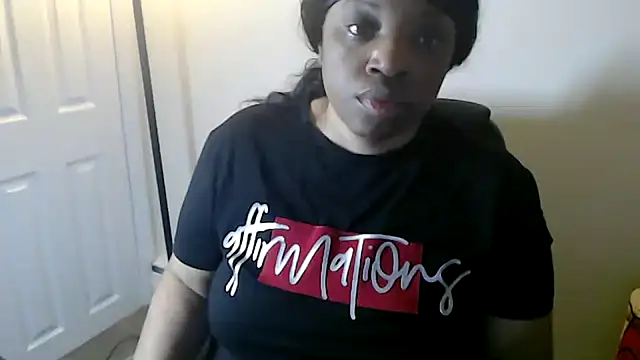 Snapshot of Sexymona1218 chatting on May 21, 2026, 7:15 am Sexymona1218 online show from May 21, 2026, 7:15 am
