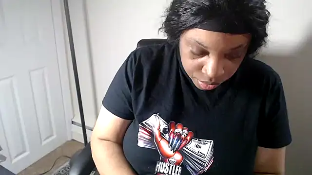Snapshot of Sexymona1218 chatting on May 22, 2026, 8:58 pm Sexymona1218 online show from May 22, 2026, 8:58 pm