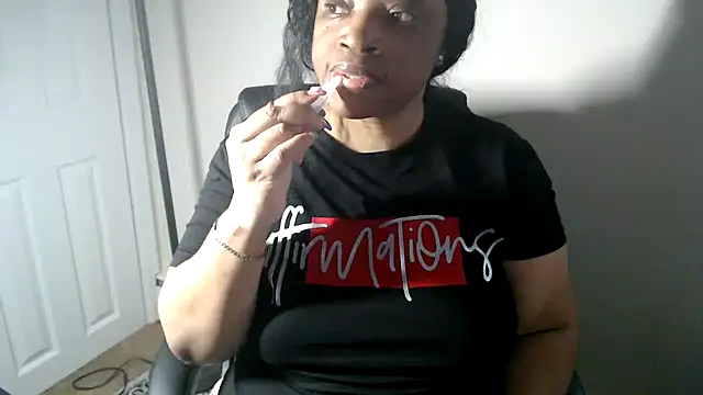 Snapshot of Sexymona1218 chatting on May 28, 2026, 9:50 am Sexymona1218 online show from May 28, 2026, 9:50 am
