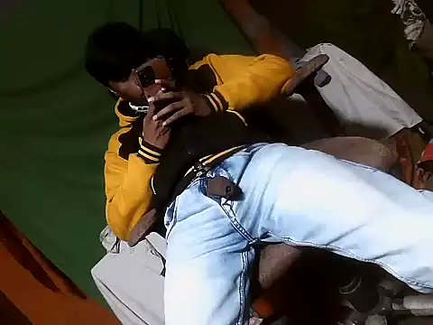 desiboy1101 online show from December 15, 2025, 1:59 pm