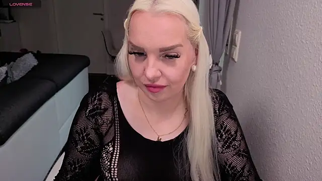 Snapshot of MIA-XXX chatting on June 9, 2026, 4:13 am MIA-XXX online show from June 9, 2026, 4:13 am