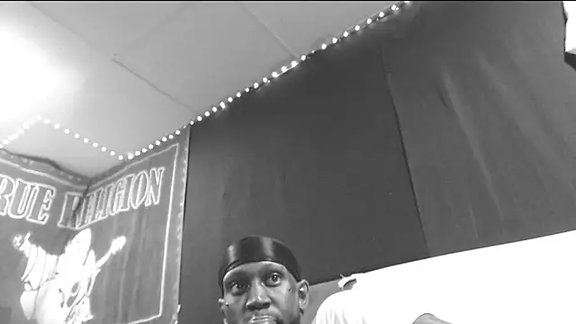 iBreakHeartz online show from September 21, 2025, 2:46 am