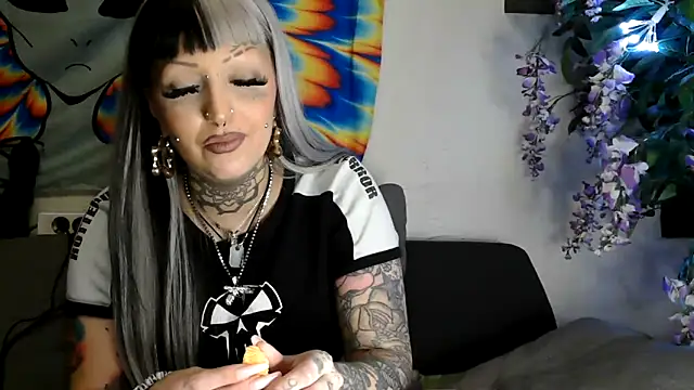 RoxxyInk online show from January 13, 2025, 11:08 am