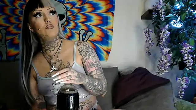 RoxxyInk online show from January 14, 2025, 10:02 pm