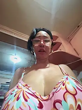 sweetieme online show from March 17, 2025, 4:08 am