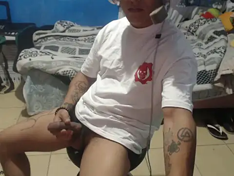 Snapshot of ElliotVqz182 chatting on April 3, 2026, 12:36 pm ElliotVqz182 online show from April 3, 2026, 12:36 pm