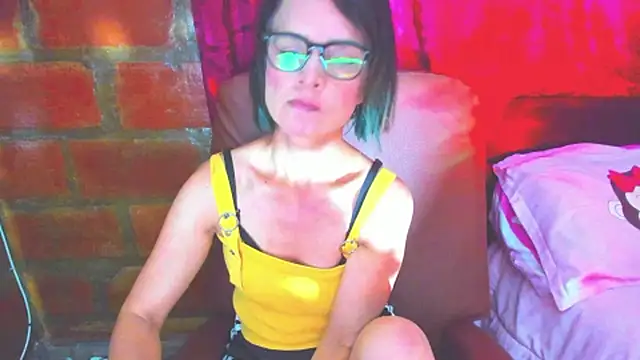 Snapshot of BrianaGarner chatting on June 27, 2026, 5:40 pm BrianaGarner online show from June 27, 2026, 5:40 pm