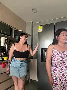 emilyjohanson online show from February 18, 2025, 1:22 pm