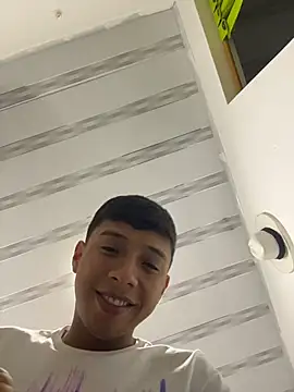 Thiagoo Frost online show from November 6, 2025, 6:53 pm