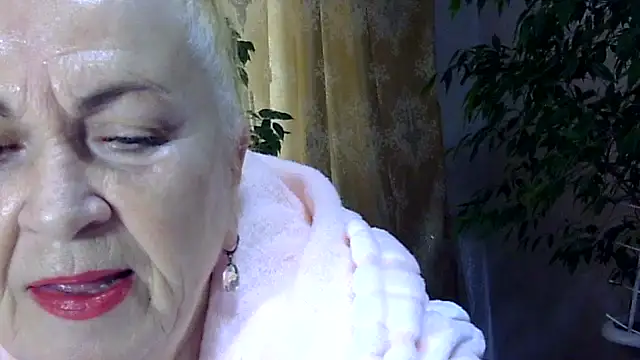 Emma52610 online show from November 1, 2025, 7:43 am