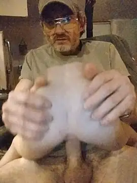 Snapshot of ROBERT0516 chatting on April 15, 2026, 10:21 pm ROBERT0516 online show from April 15, 2026, 10:21 pm