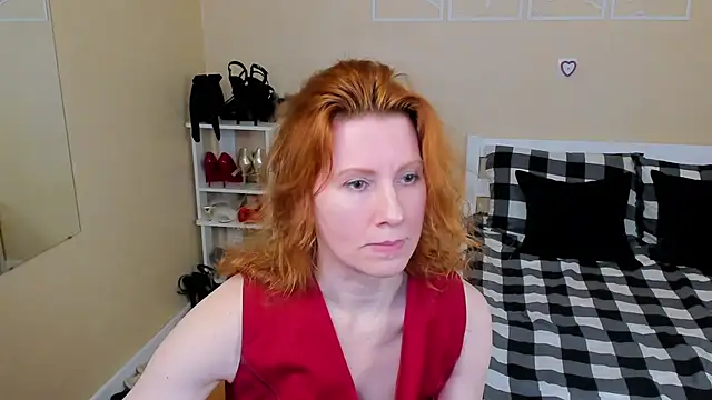 Snapshot of FoxySophia chatting on February 5, 2026, 4:55 pm FoxySophia online show from February 5, 2026, 4:55 pm