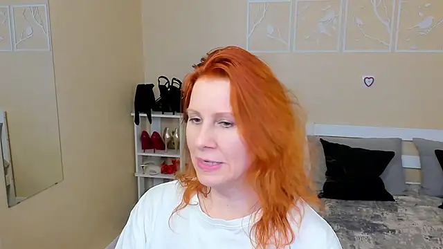 Snapshot of FoxySophia chatting on February 14, 2026, 4:31 am FoxySophia online show from February 14, 2026, 4:31 am