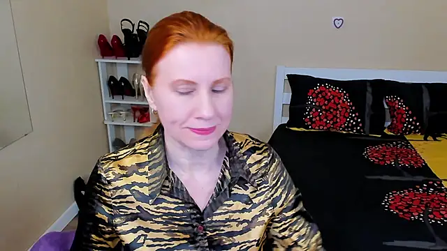 Snapshot of FoxySophia chatting on April 16, 2026, 12:06 pm FoxySophia online show from April 16, 2026, 12:06 pm